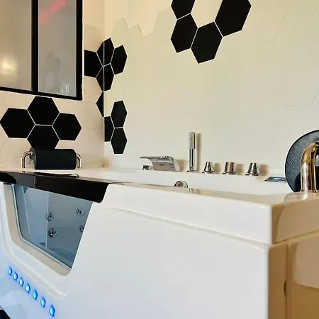 Experience Apartment *