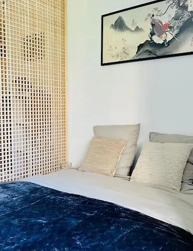 Experience Apartment *